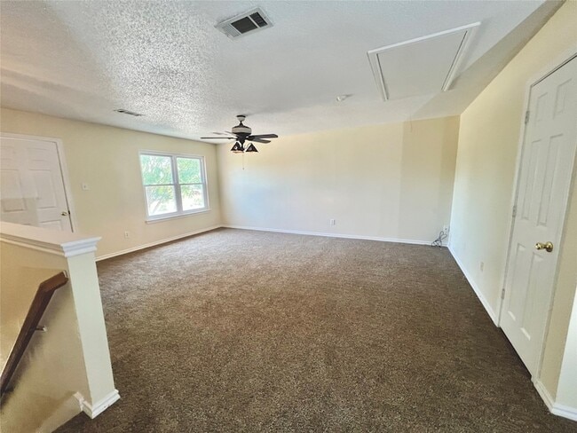 Building Photo - 1204 Hillside Dr