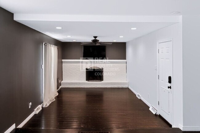 Building Photo - 660 Omega Ln