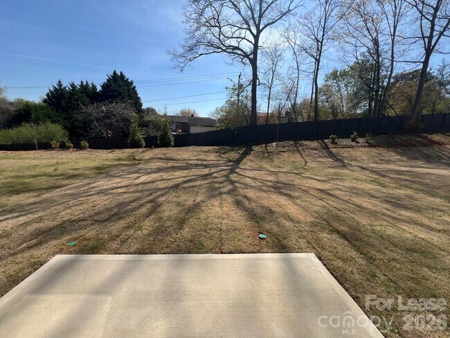 Building Photo - 1524 31st St NE