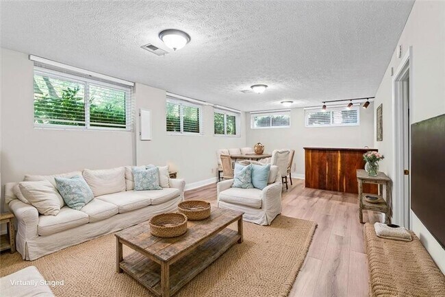 Building Photo - 2420 Castle Ln NE