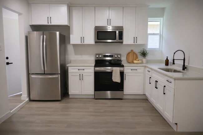 Building Photo - 5502 Circlegate Dr