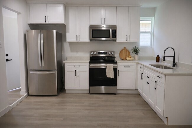 Building Photo - 5602 Circlegate Dr