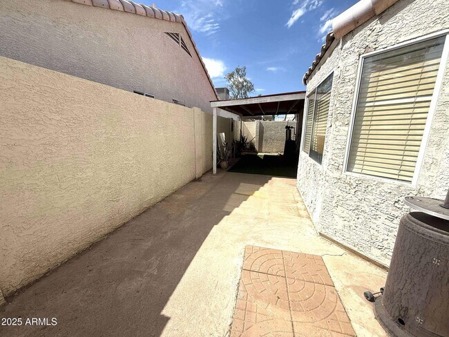 Building Photo - 8520 W Palm Ln