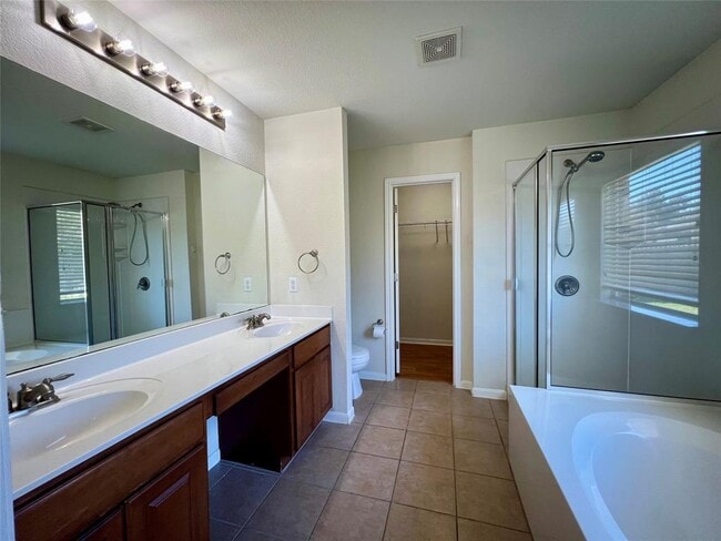 Building Photo - 4511 Western Lake Dr