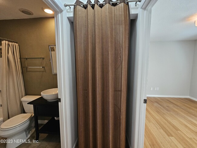 Building Photo - 120 Bermuda Ct