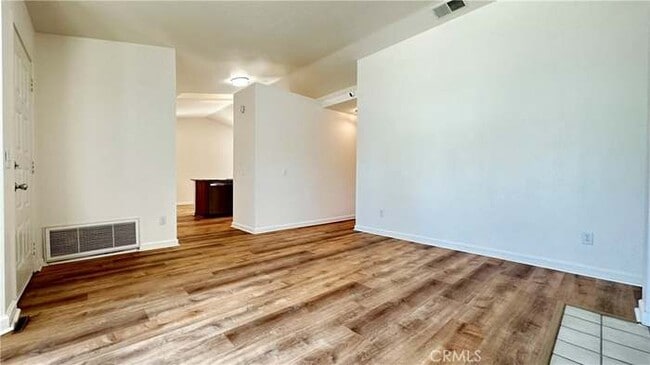 Building Photo - 39534 Long Ridge Dr