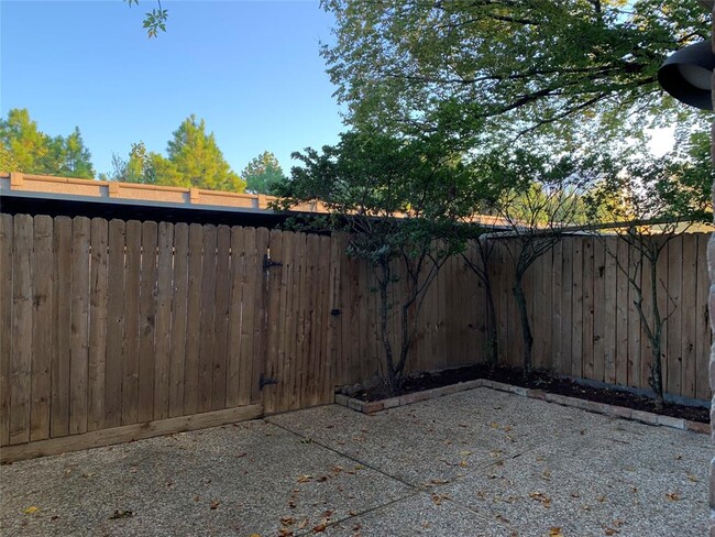 Building Photo - 13140 Trail Hollow Dr