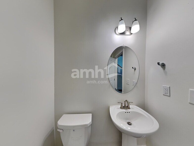 Building Photo - 6240 Bridlewood Ln