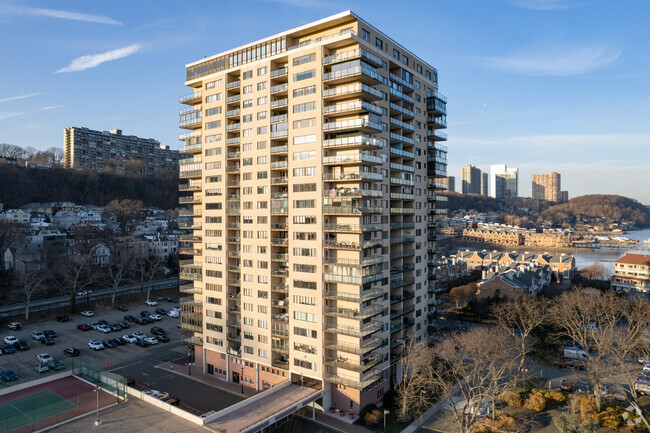 Building Photo - Hudson Harbor