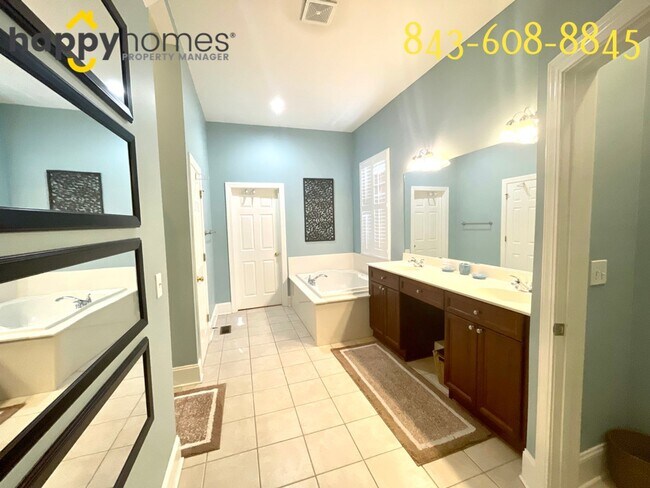 Building Photo - Gorgeous home in an ideal location on Daniel Island