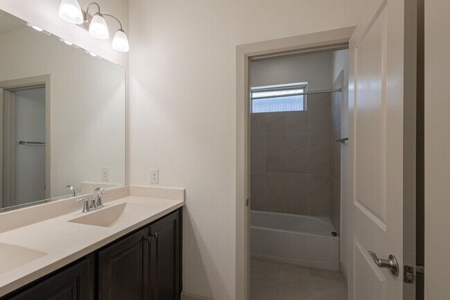 Building Photo - This house offers beautiful open floor plan with high ceilings and lots of natural light.