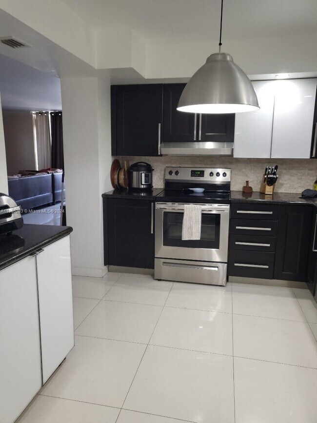 Building Photo - 2750 Northeast 183rd Street Apt #1904, Ave...