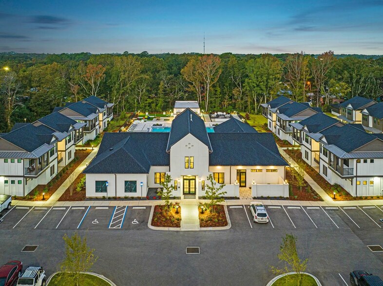 Building Photo - 1559 W 9 Mile Rd