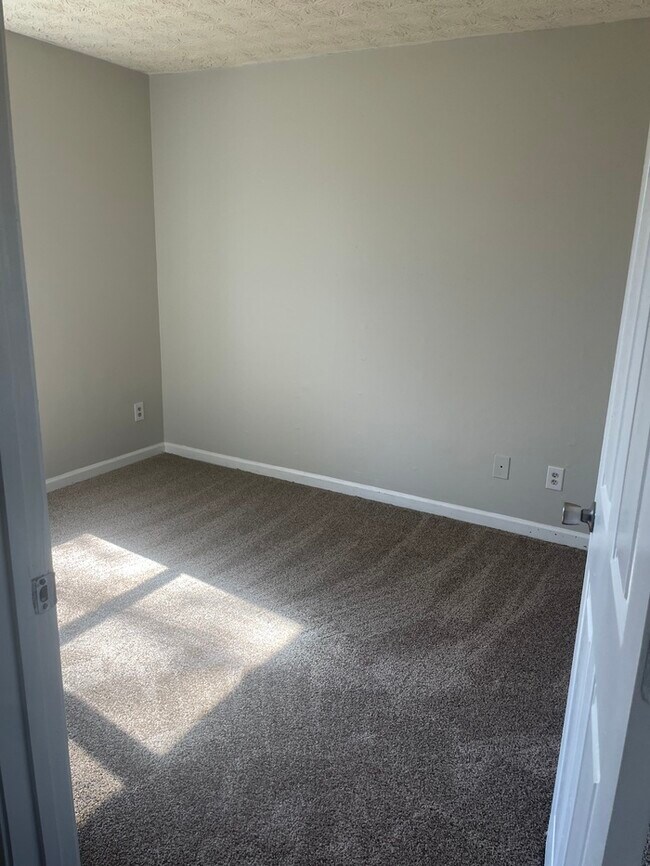 Building Photo - New Flooring Great Location!