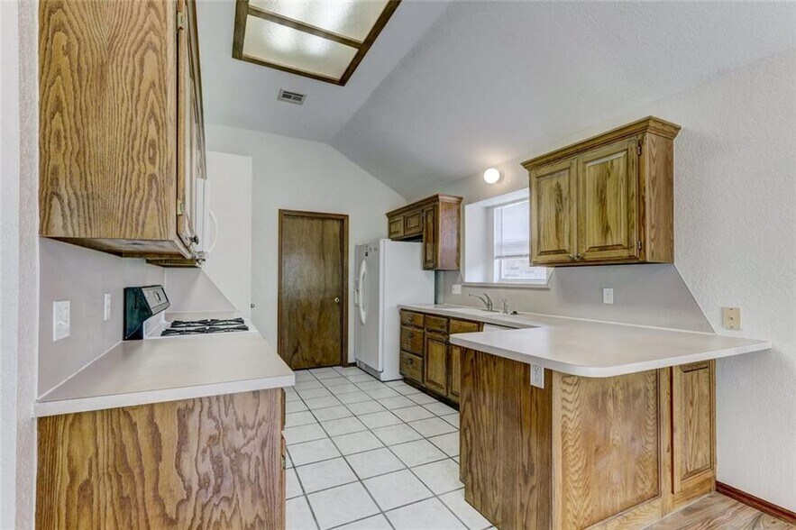 Building Photo - 305 Waterfront Dr