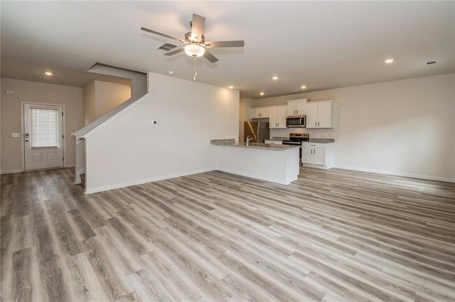 Building Photo - 605 Mackenzie Cv