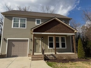 Building Photo - 3 Bedrooms + 2.5 Bath Renatal in East Brainerd