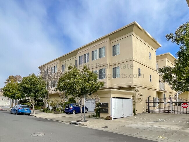 Building Photo - 909 Adams St