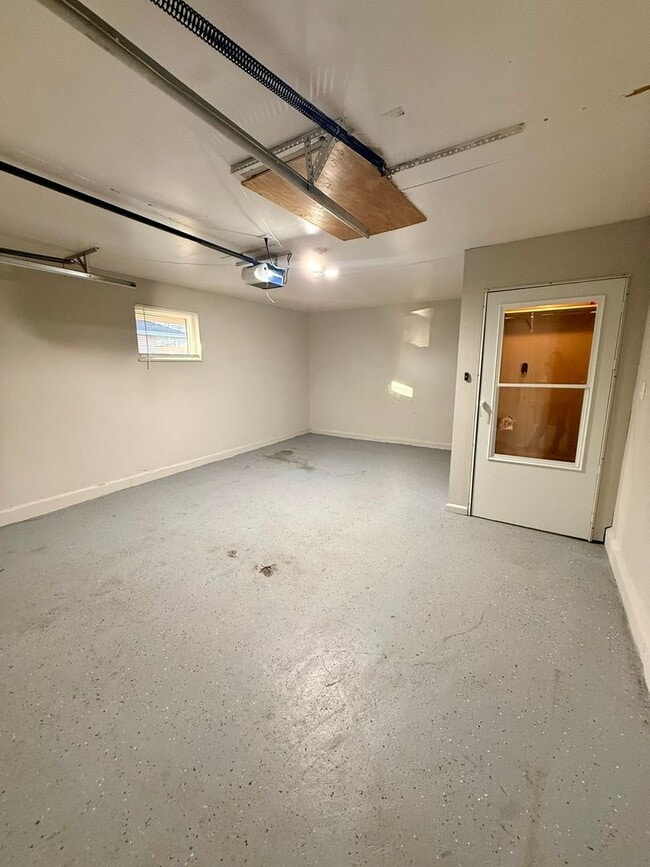 Building Photo - 5137 Mays Ave