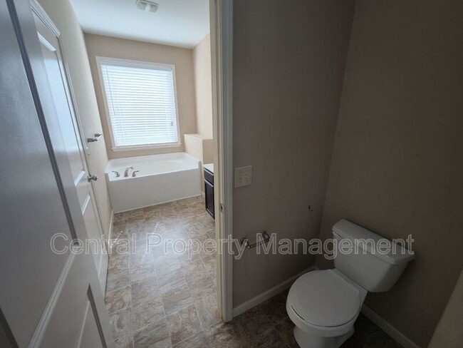 Building Photo - 1 Redwolf Ln