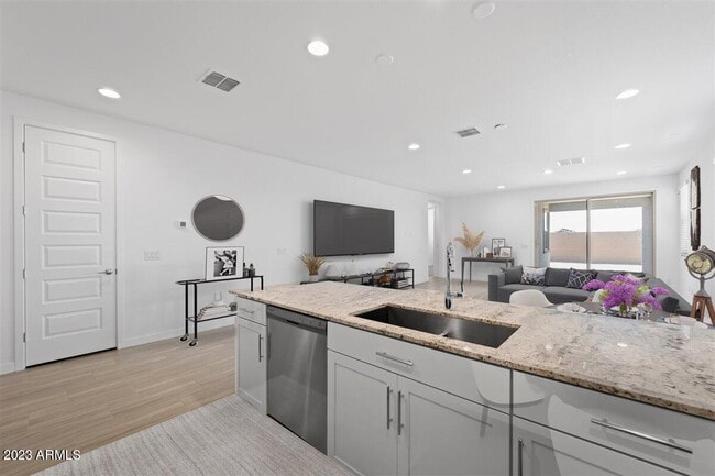 Building Photo - 17021 W Echo Ln