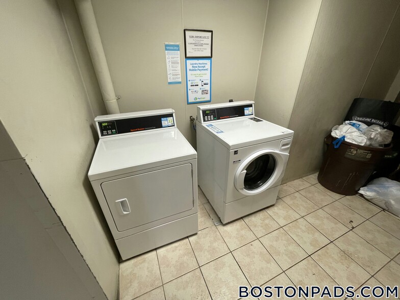 Building Photo - 62 Boylston St