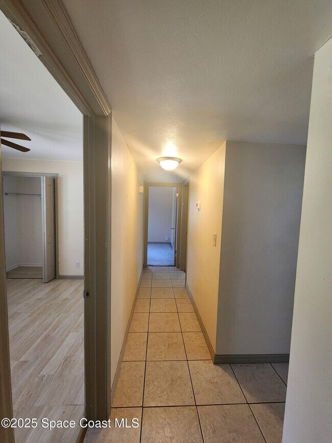 Building Photo - 1412 Sunland Rd
