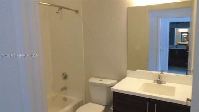 Building Photo - 805 SE 3rd Ave