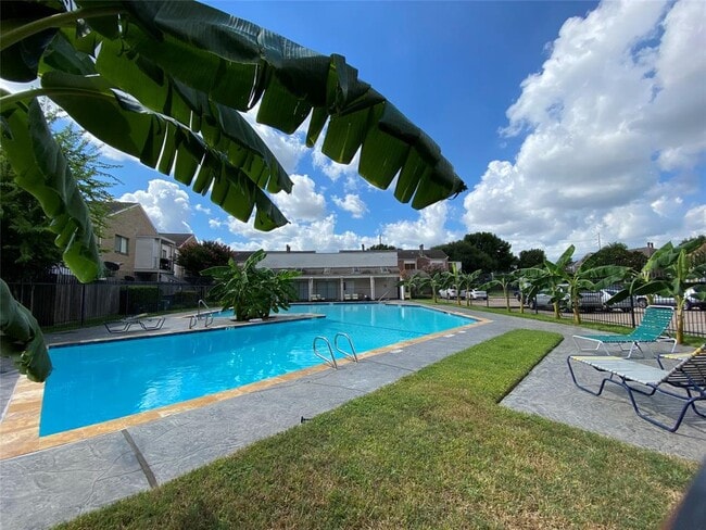 Building Photo - 3741 Thistlemont Dr
