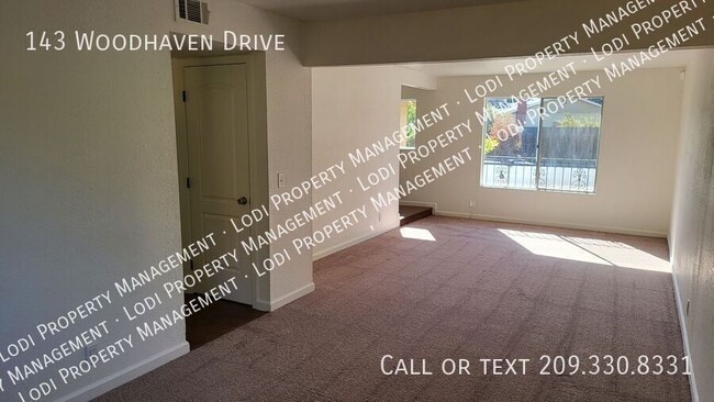 Building Photo - 143 Woodhaven Dr