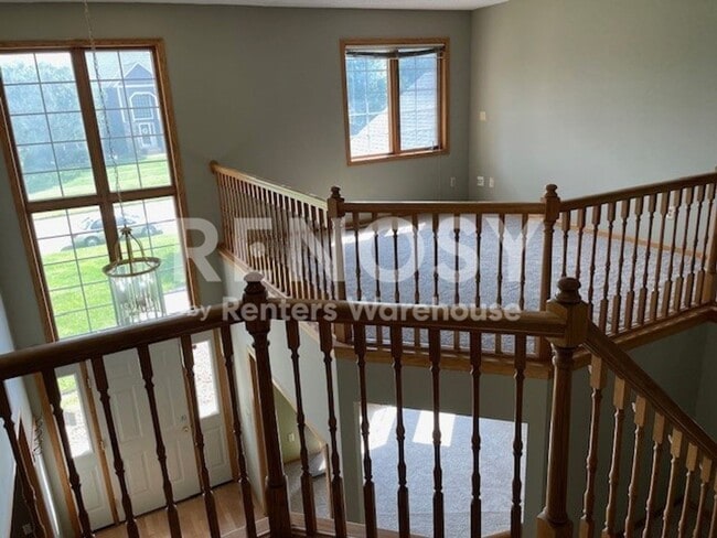 Building Photo - 4800 Sq. Ft. 5 Bedroom 4.5 Bath Home in Woodbury