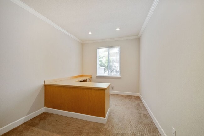 Building Photo - 10657 SW Adele Dr