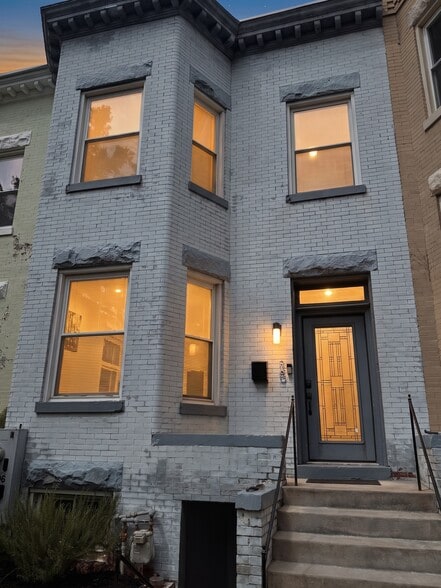 Building Photo - 135 Adams St NW
