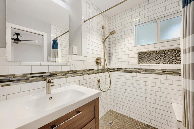 Building Photo - 5503 Wellington Dr