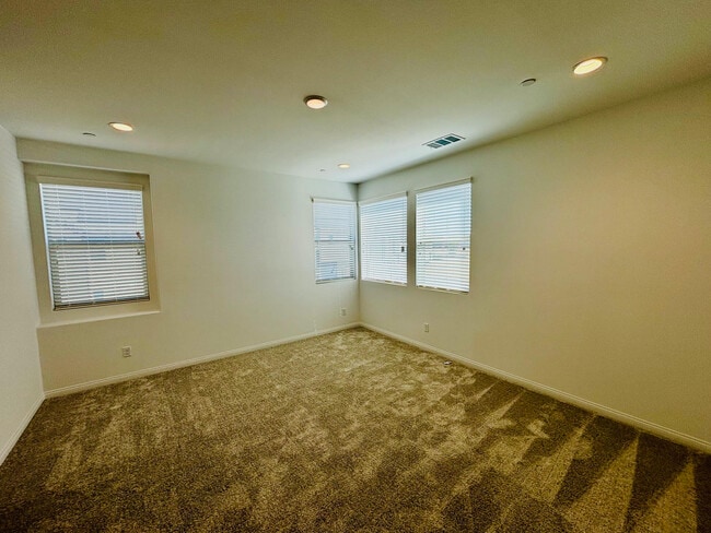 Building Photo - 27366 Hyland Ct