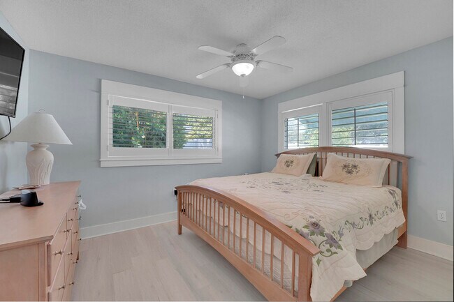 Building Photo - 1708 Sunset Isle Rd