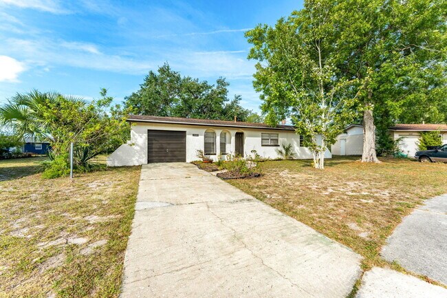 Building Photo - 2160 Fairlane Dr