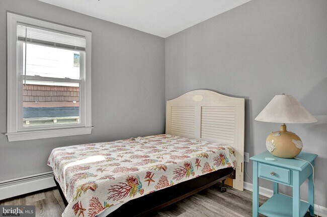 Building Photo - 15 N Victoria Ave