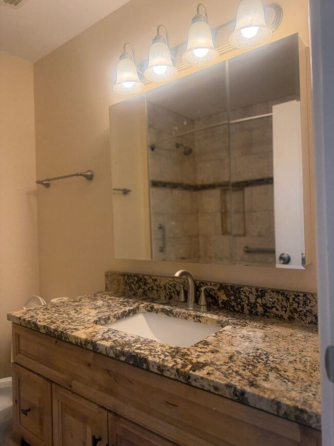 Building Photo - 434 Dogwood Terrace