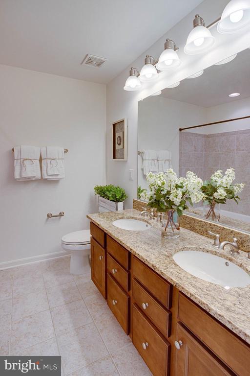 Building Photo - 25636 Pleasant Valley Rd