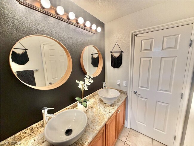 Building Photo - 399 Center Green Dr