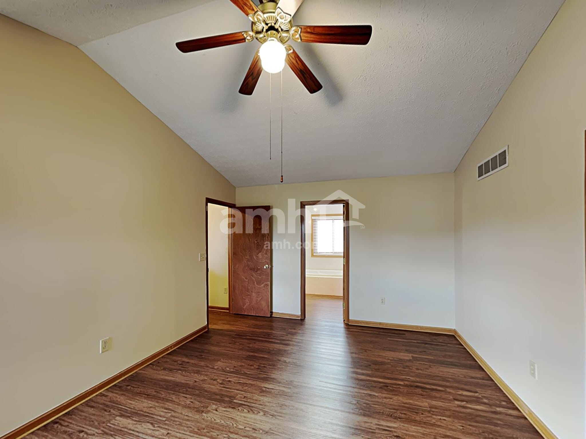 Building Photo - 105 Elmwood St