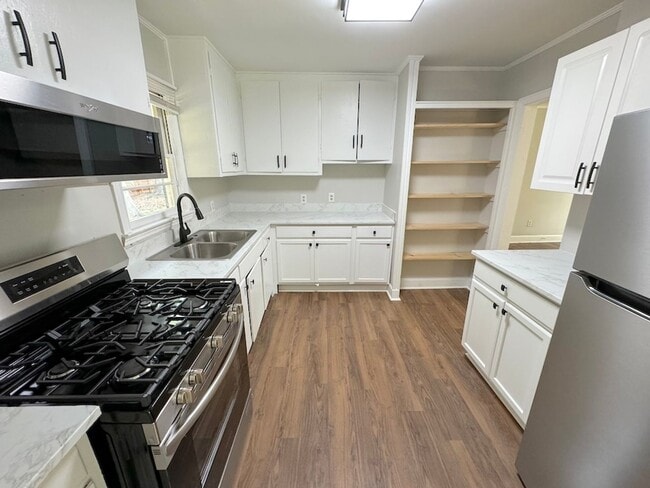 Building Photo - 3 BED | 2 BATH | BONA BELLA