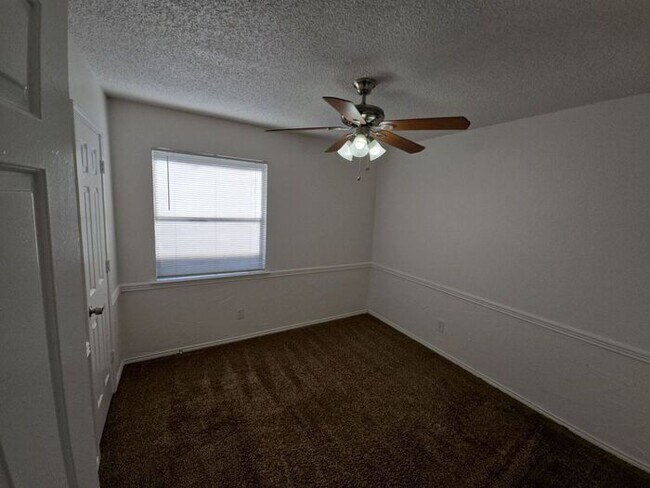 Building Photo - ***Charming Fort Worth 4 Bed 2 Bath w/ Gar...