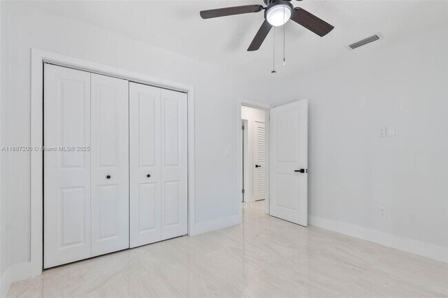 Building Photo - 2567 SW 21st Ave