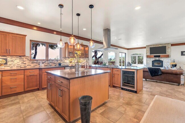 Building Photo - 287 Laureles Grade