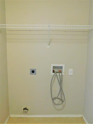 Building Photo - 2408 Rolling Ridge Dr