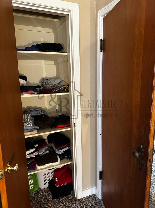 Building Photo - 602 N Walnut St