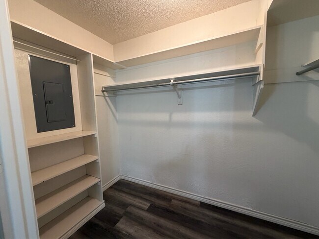 Building Photo - 261 County Rd