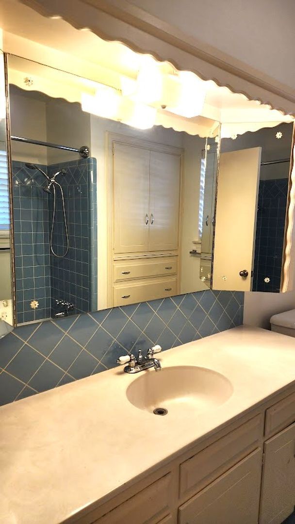 Building Photo - Beautiful 3 Bed 2 Bath Corner Lot